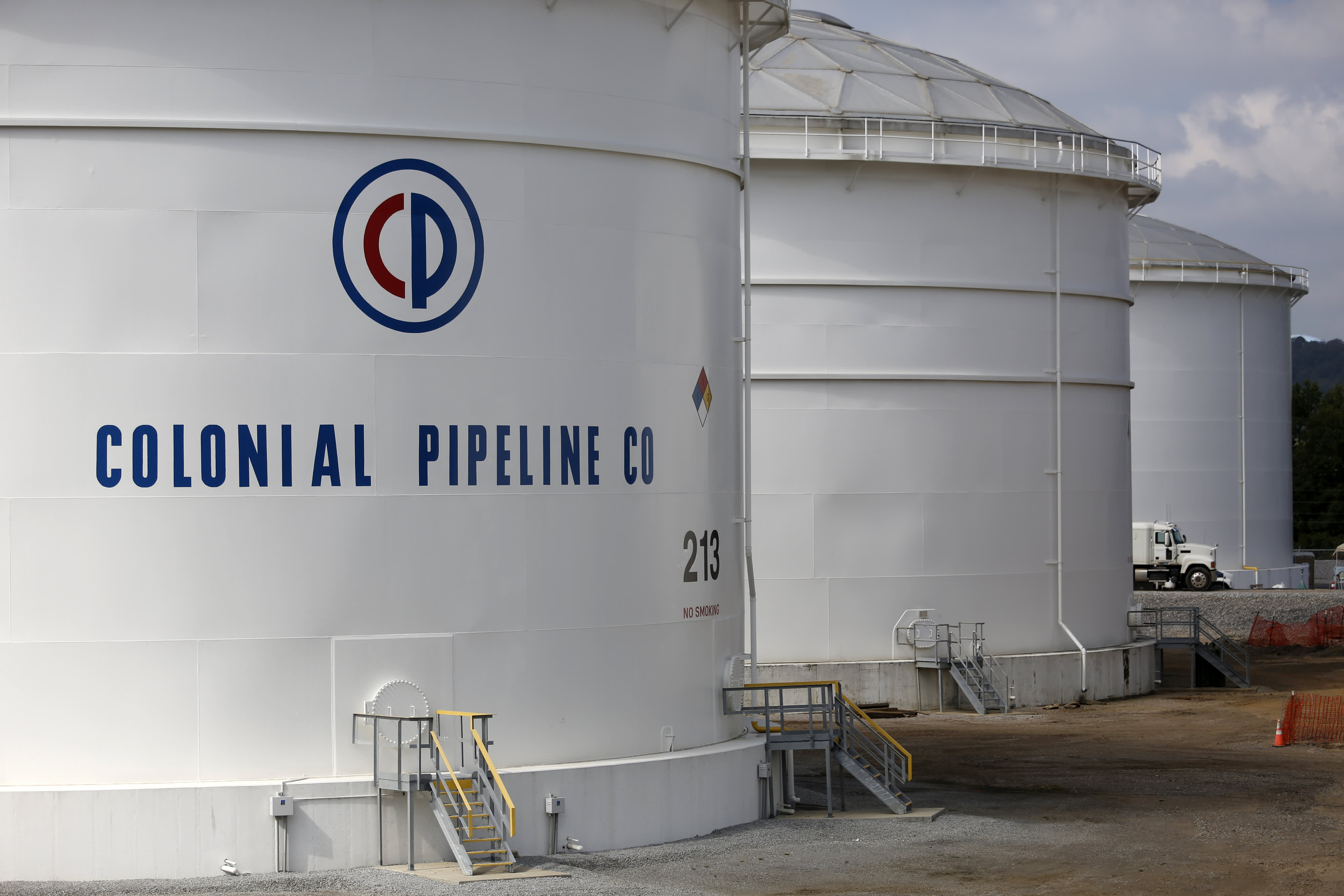 Colonial Pipeline Co. - Storage Tanks (Luke Sharrett | Bloomberg | Getty Images)